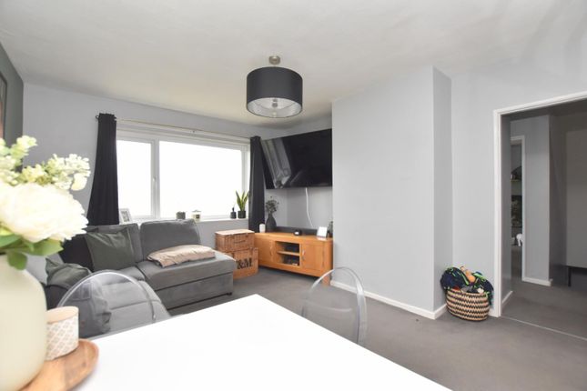 45, Wakefield Way, Hythe photo 2