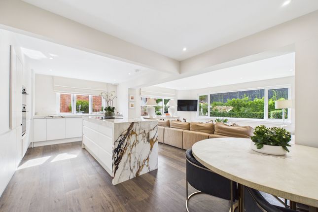 66 Mote Hill, Hamilton photo 2
