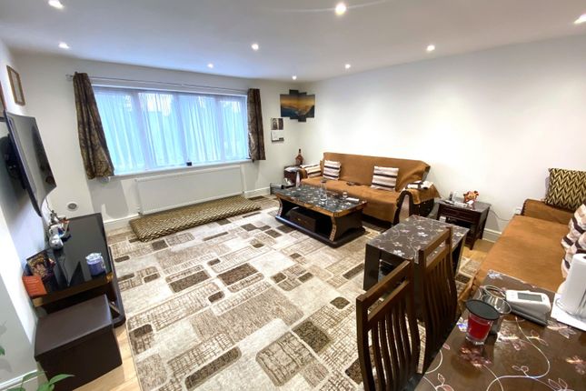 Maisonette for sale in Lancaster Place, Great South-West Road