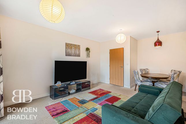 Flat 4, 49 Clarence Avenue, Ilford photo 2