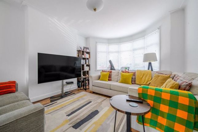 16, Ridge Crest, Enfield photo 3