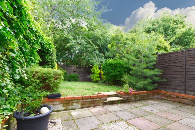 26, Burgess Gardens, Newport Pagnell photo 2