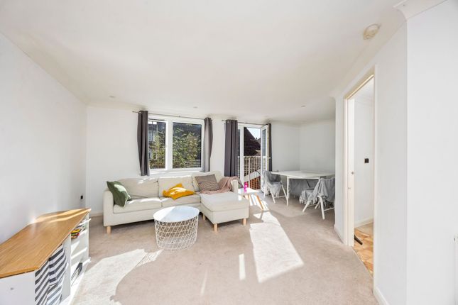 9 Kings Gate Gordon Road, Haywards Heath photo 2
