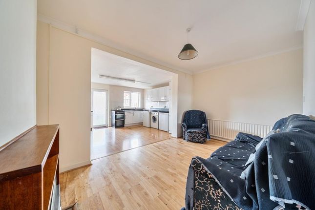 36 HILLVIEW GARDENS, Hillview Gardens, London photo 3