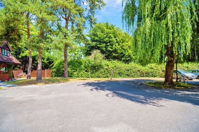 Flat 9, Bassett Wood Mews, 35, Bassett Crescent West, Hampshire photo 2