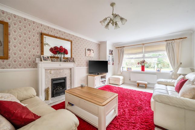 10, Barker Close, Arborfield photo 4