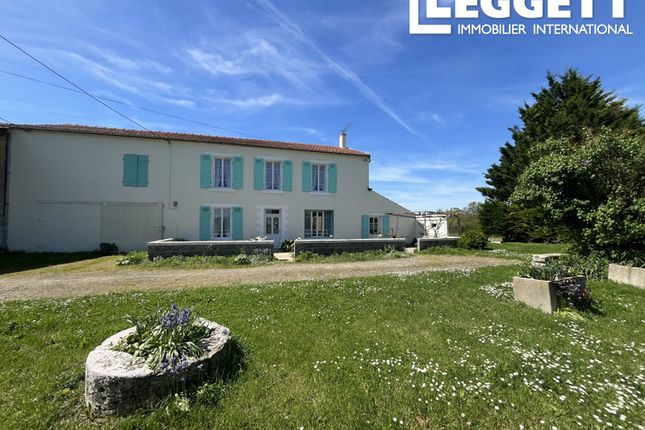 Villa for sale in Benon, Charente-Maritime, Nouvelle-Aquitaine