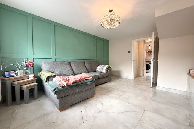 56 Ffordd Y Glowyr, Aberpennar photo 2