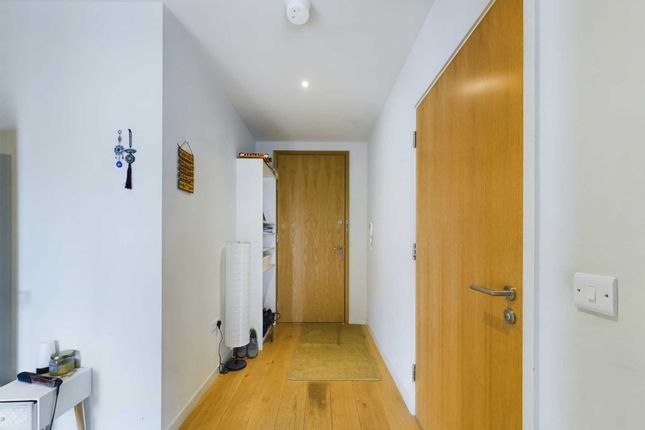Thumbnail Flat for sale in Copland Court, Brentford Lock West