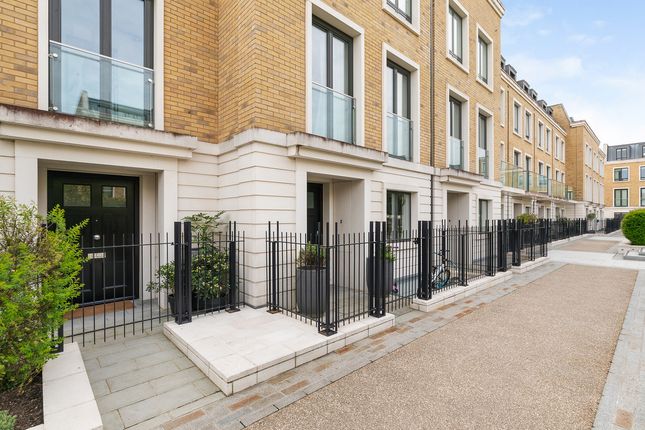 Town house for sale in Rainsborough Square, London