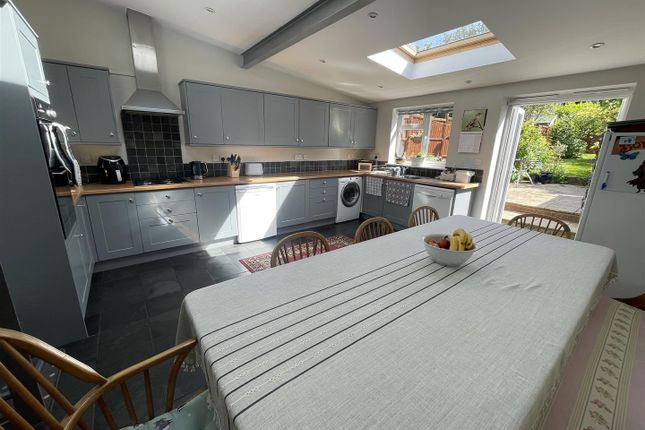 18, Broadshard, Crewkerne photo 3
