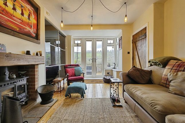 15, Parkfield Drive, SOWERBY BRIDGE photo 4