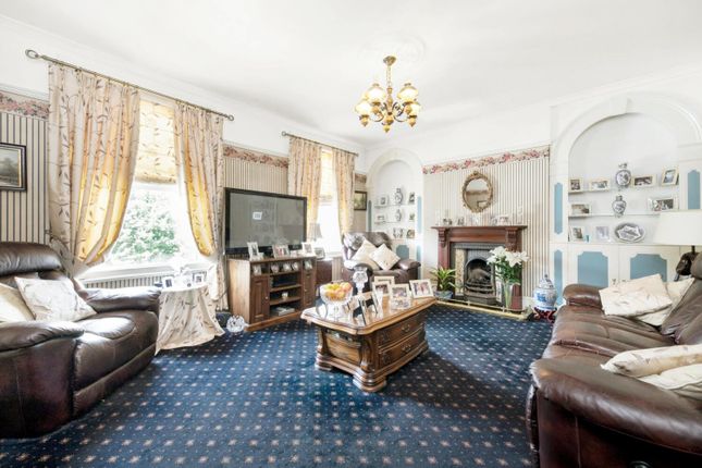 Flat for sale in Derwent Grove, East Dulwich, London