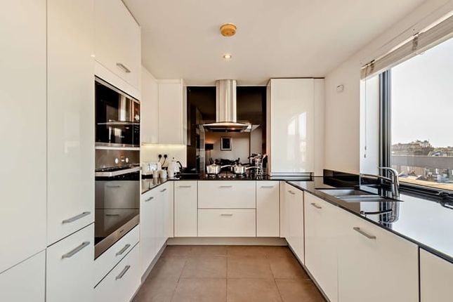 Flat 17, 161, Fulham Road, London photo 3