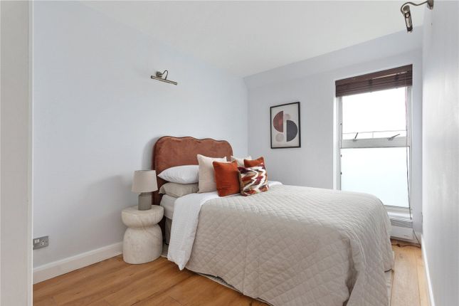 Flat 18, 1-4,, Christina Street, London photo 3