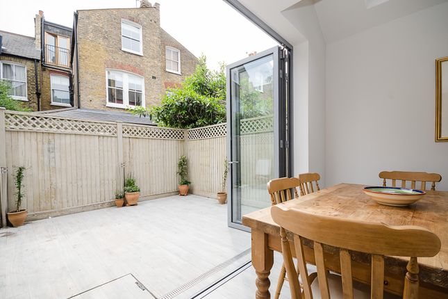 37, Tregarvon Road, London photo 2