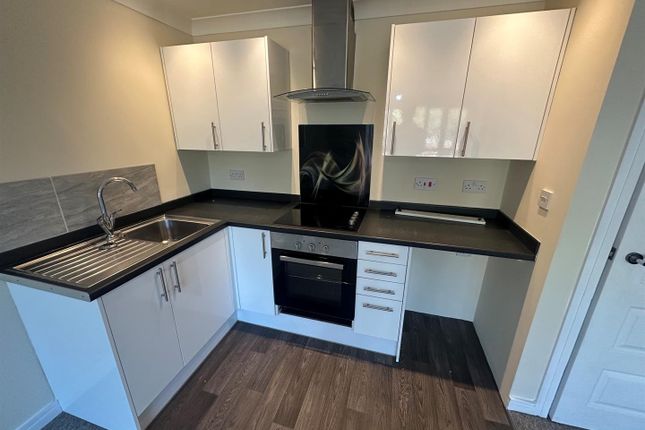 Flat 5, 39, Botley Road, Park Gate photo 4
