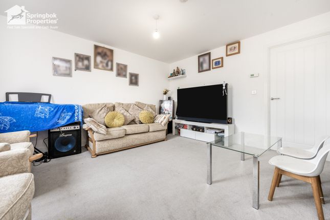 33, Olympia Way, Aylesbury photo 2