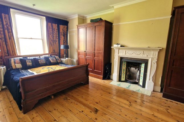 Terraced house for sale in Braxted Park, Streatham Common, London