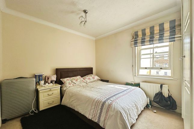 10, Townside Place, Camberley photo 4