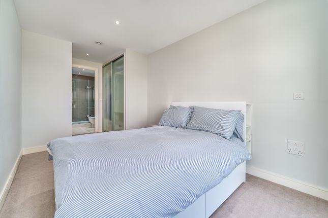84, Spinnaker House, Battersea Reach, Wandsworth photo 3