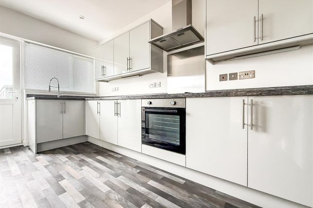 16, Alton Grove, Fareham photo 4