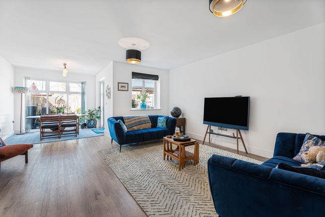 49, King Henry Avenue, Wallingford photo 2