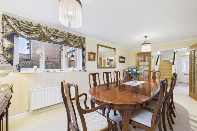 18 St. Teresas Close, Princes Risborough photo 2