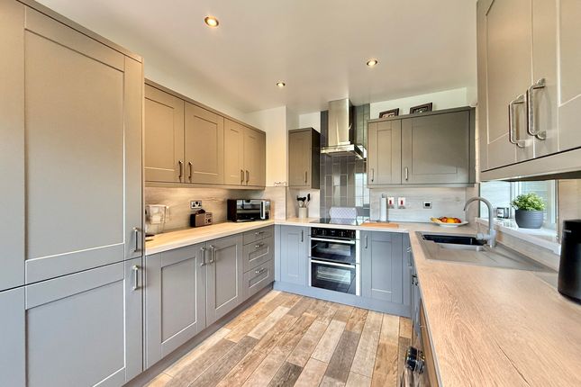 6 West Close, Normanton photo 4