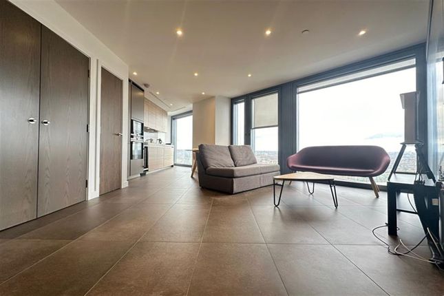 Thumbnail Flat to rent in Chronicle Tower, London, City Road