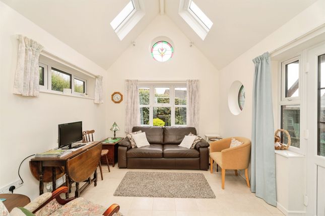 3, Rowan Way, Holt photo 2