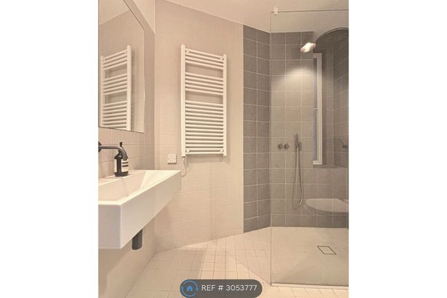 Flat, Chalfont Court Baker St, London photo 4