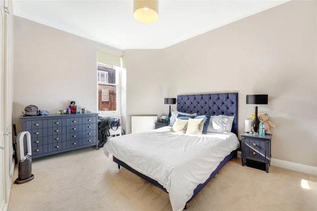Sloane Court West, London photo 3