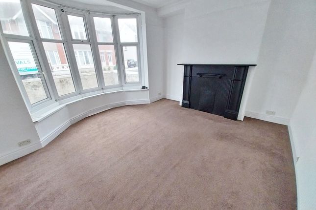 23, Park Avenue, Porthcawl photo 2