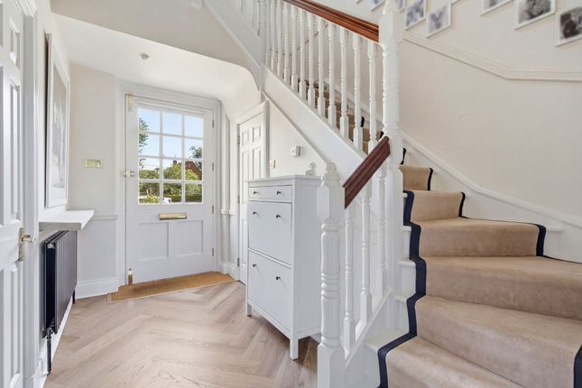 31 Holloway Drive, Virginia Water photo 2