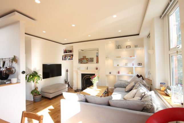 2-bed flat on Cricklewood Broadway, London, £350,000