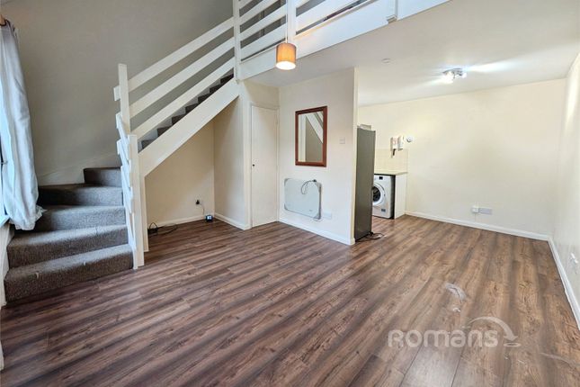 66, Beaconsfield Way, Reading photo 2