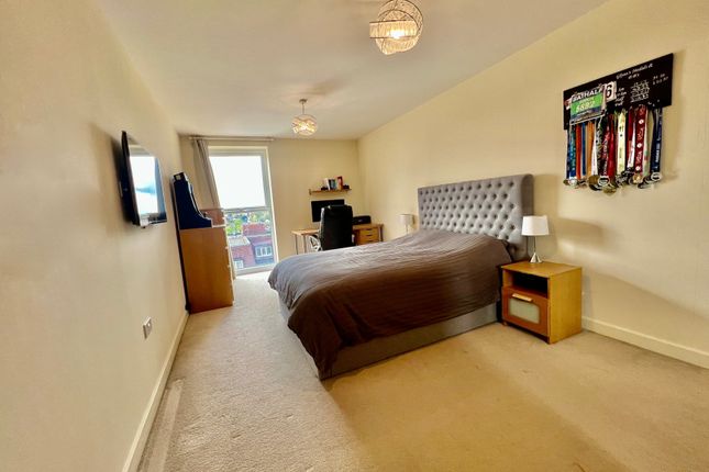 Flat for sale in Upton Road, Watford