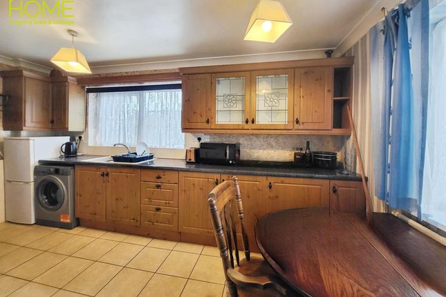 13 Pinewood Close, Leicester photo 2