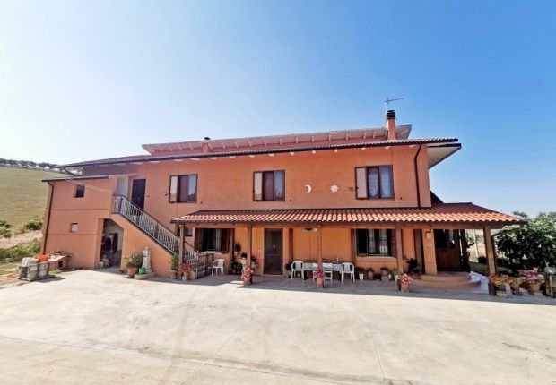 Thumbnail Detached house for sale in Penne, Pescara, Abruzzo