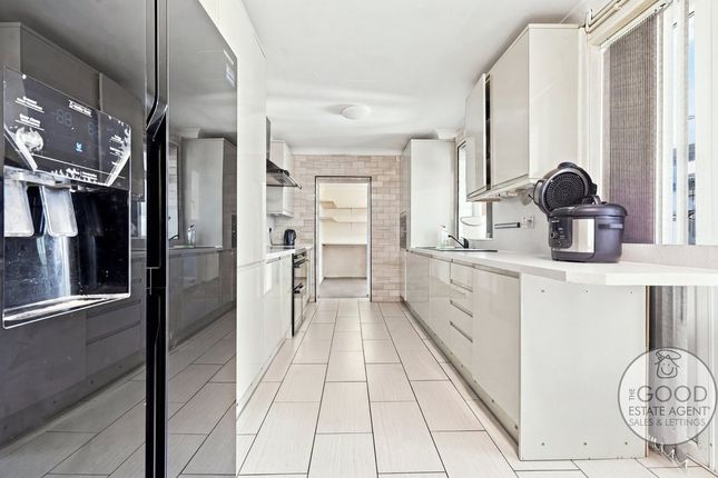 58, Colebrook Lane, Loughton photo 3