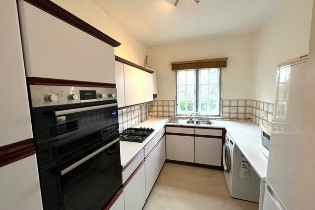 Frithwood Avenue, Northwood photo 3