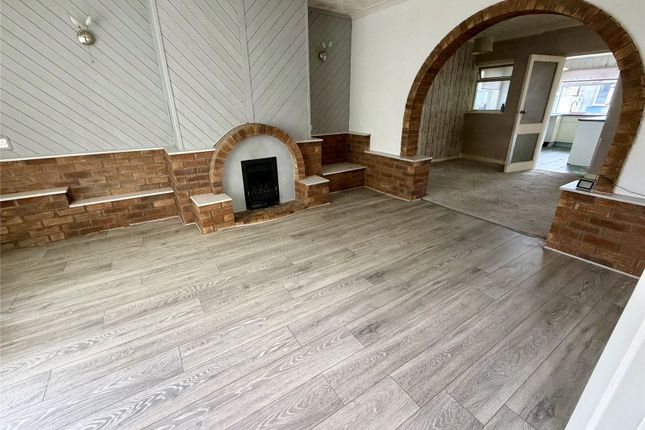 3, St. Lawrence Avenue, Milford Haven photo 2