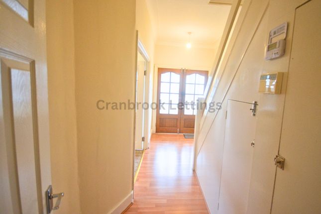 60, Ridgeway Gardens, Ilford photo 3