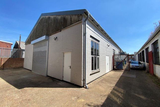 Light industrial to let in Lyon Road, Walton On Thames