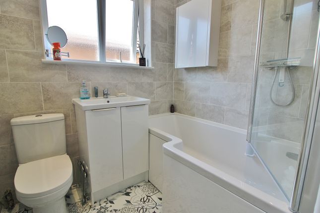 69, Linda Grove, Waterlooville photo 4