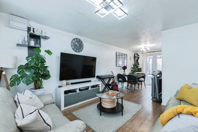 10, Slepe Crescent, Dorset photo 3