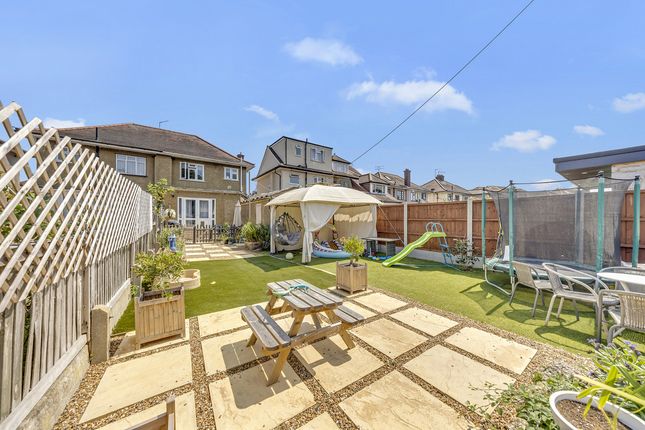 241, Carter Drive, Romford photo 4
