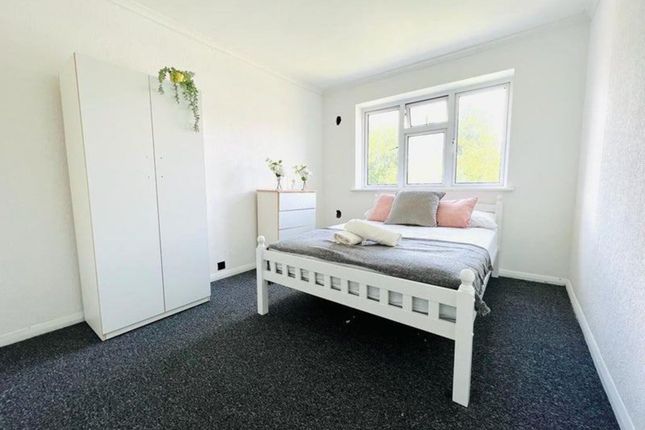 Thumbnail Room to rent in Whitton Dene, Isleworth