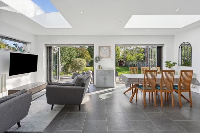 40, Oaken Lane, Esher photo 3